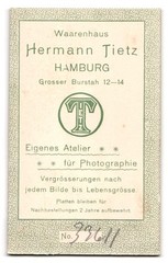 Photograph Hermann Tietz, Hamburg, size Burstah 12-14, portrait lady with necklace