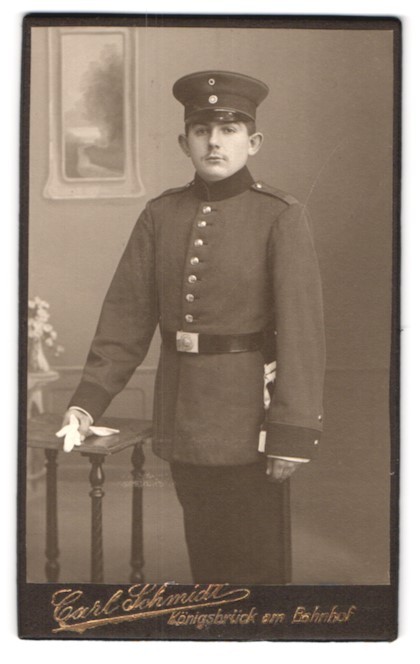Photograph Carl Schmidt, Königsbrück, at the station, portrait soldier in uniform mi