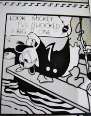 VINTAGE POP ART PHOTO 1986 FEATURES DONALD DUCK IN LICHTENSTEIN STYLE ROOM B&W
