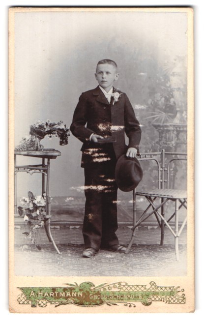 Photograph A. Hartmann, Gross-Schönau. i. S., boy in suit with hat