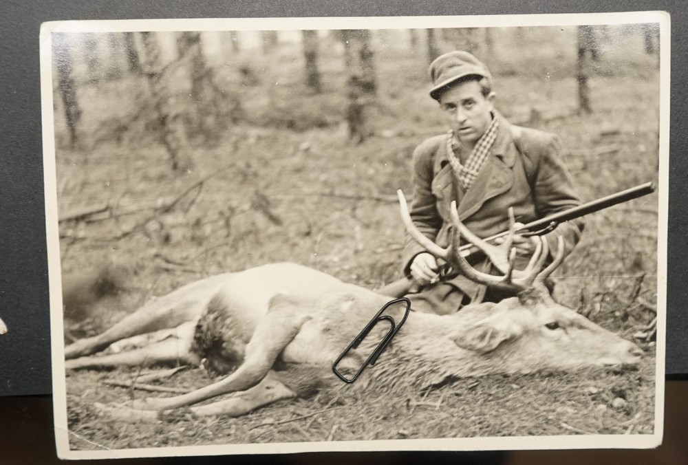 Photo GDR portrait Prenzlau hunter red deer hunting rifle hat forest Waidmann picture