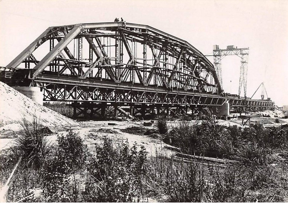 Photography.moi10172. Mozambique.zambeze bridge.1932 .5 7/8×4 5/16in