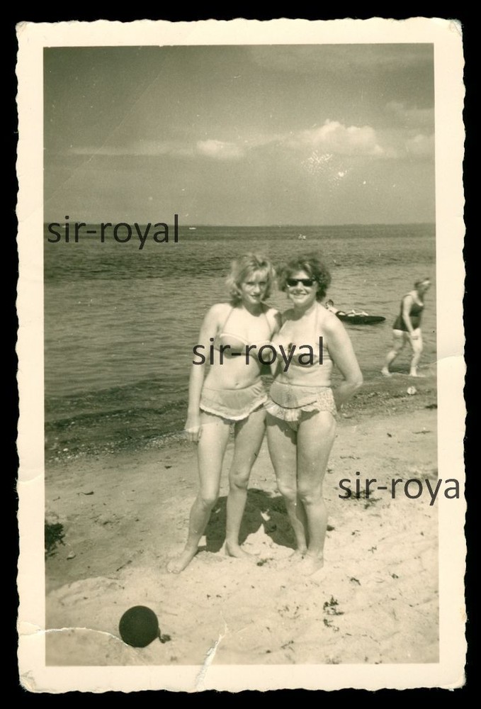 Pretty Women in Bikini on Beach – 1970s Swimwear Vintage – Photo 6x9cm