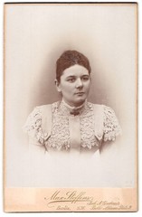 Photograph Max Steffens, Berlin, Belle Alliance Square 9, portrait of a woman in