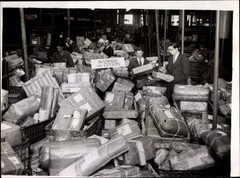 Photo London City England, General Post Office, Christmas Parcels… – 10334524