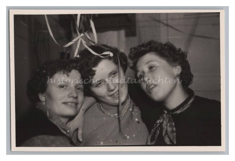 3 Women Celebrating 50s 60s GDR – Old Photo 1950s 1960s