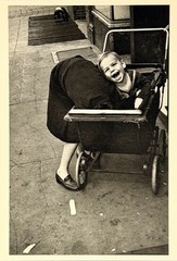 Helen Levitt Art Photo Print Card – New York, 1945 – Fotofolio 4.25”x6”