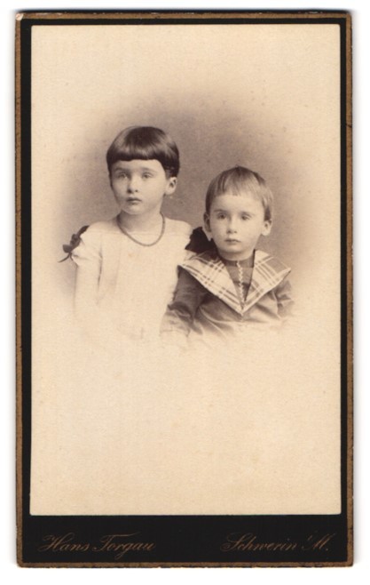 Photograph Hans Torgau, Schwerin i. M., Arsenalstrasse 4, two young children in