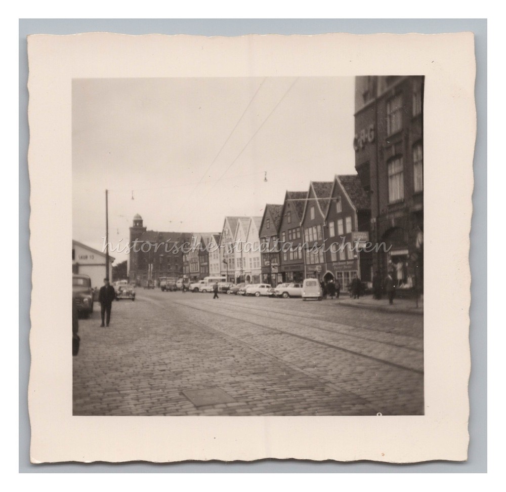 Bergen / Norwegen – Gebäude Straße Auto – Altes Foto 1950er