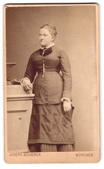 Photograph Joseph Bscherer, Munich, Blumenstr. 27, young lady in Sunday dress
