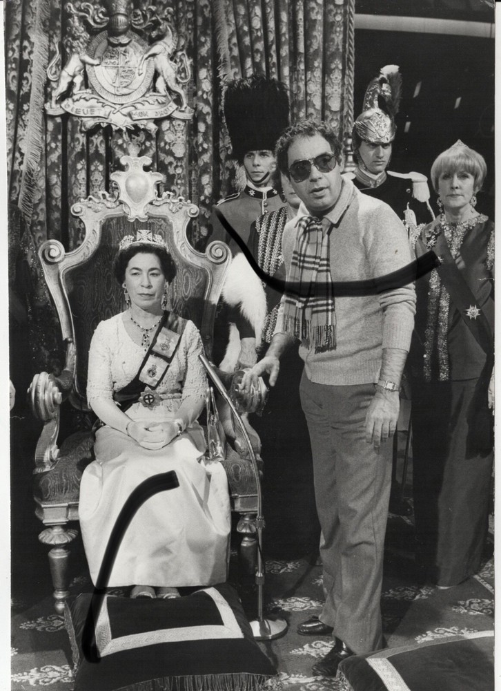 30x20cm Genuine Barite Archive Photo 1981 Queen Doppelganger Jeannette Charles