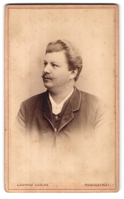 Photography Eduard Lösche, Rudolstadt, Mauer-Strasse 27, portrait fashionably dressed
