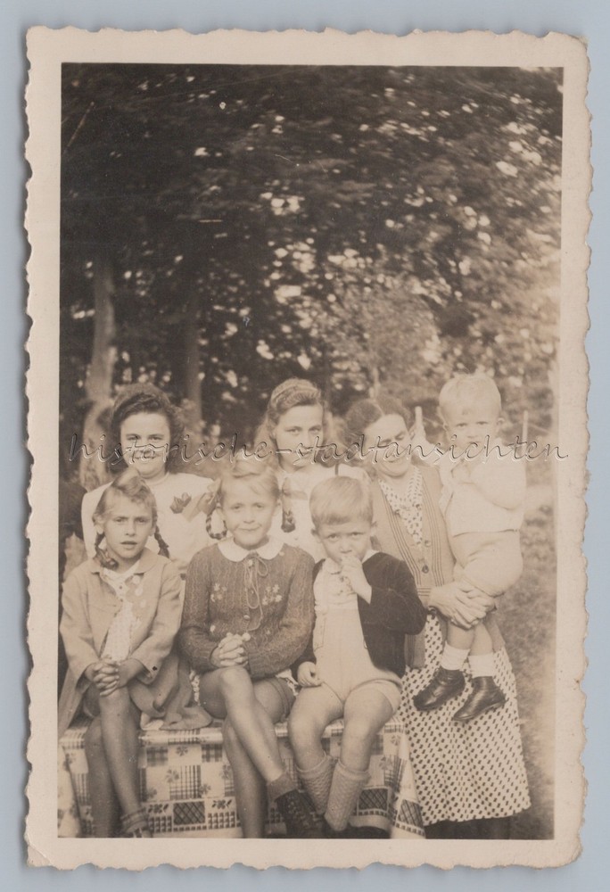 Women Children Young Girl Portrait – Vintage Photo 1940s