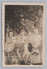 Women Children Young Girl Portrait – Vintage Photo 1940s