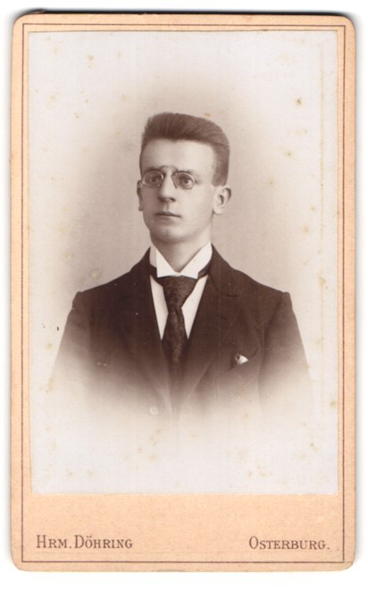 Photograph Hrm. Döhring, Osterburg, portrait of a young man with glasses