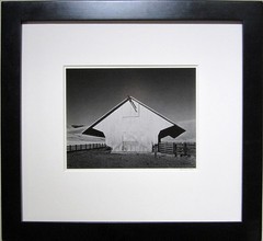 MORLEY BAER Signed 1968 Original Vintage Photograph – «Metal Barn, Contra Costa»