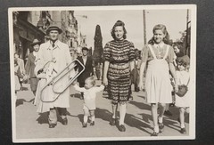Photo portrait man father child family Berlin Kurfürstendamm church view Mutte