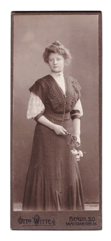 KAB photo around 1910, pretty woman, Berlin