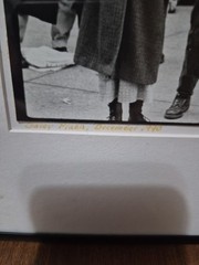 Original Signed Street Photography «Daily Plaza 1990» Framed Chicago Art E. Thom