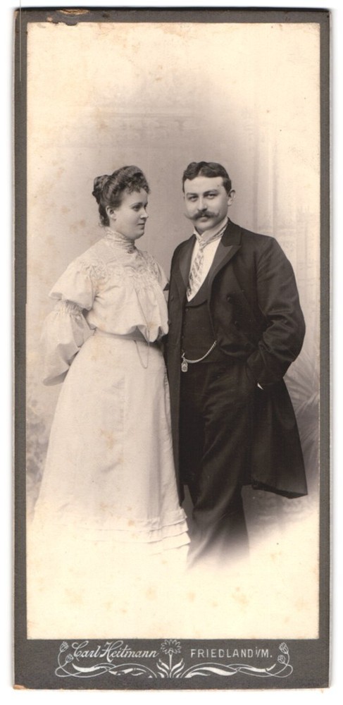 Photograph Carl Heitmann, Friedland I/M., portrait young couple in elegant class