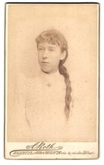 Photograph A. Roth, Hamburg, old wall 26, young lady with braid
