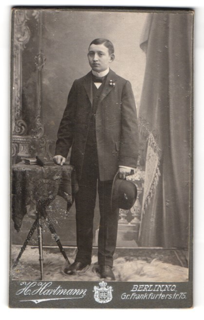 Photograph H. Hartmann, Berlin, size Frankfurterstr. 75, Common Boy in A