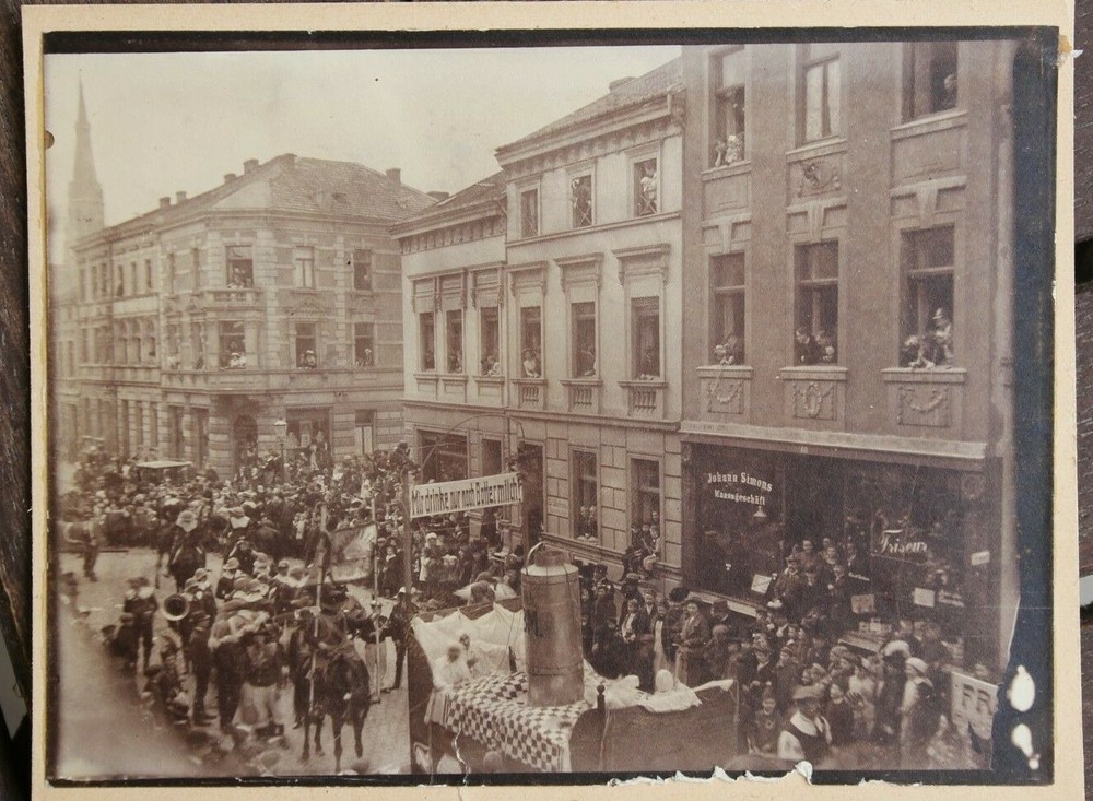 32141 Photo Linz Rhein Street Parade with Tailor Shop Johann Simons Circa 1910