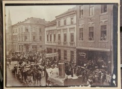 32141 Photo Linz Rhein Street Parade with Tailor Shop Johann Simons Circa 1910