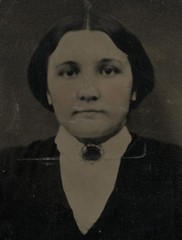 TINTYPE PORTRAIT WOMAN TINTED FULL PLATE. RARE.