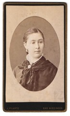 Photograph J. Pilartz, Bad Kissingen, young lady with hair tied back