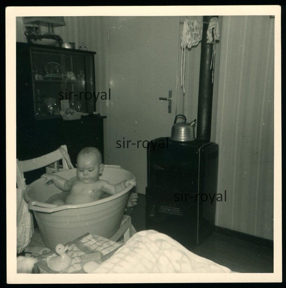 Baby in Tub in Living Room – Squeaky Duck Bath Duck – 1960s – Photo 9x9cm