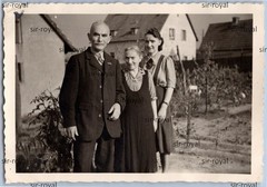 Belzig Circa 1942 – People in the Garden – 1940s – Photo 9x6cm