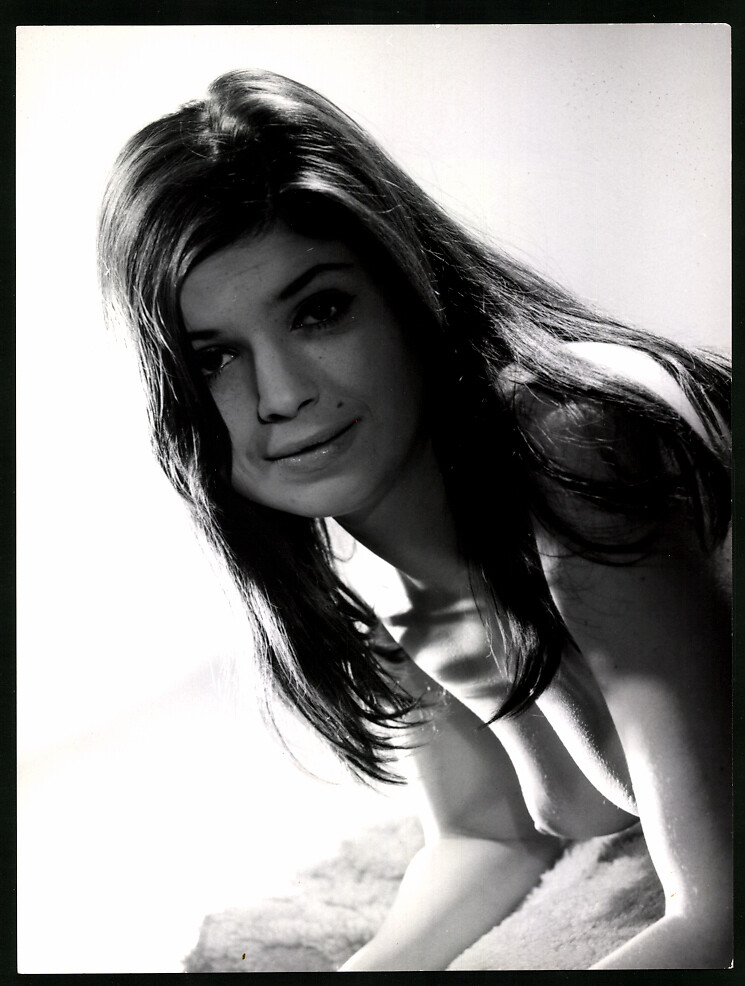 Fotografie Lothar Winkler Berlin Frau Marion Chilla mit blankem Busen schau Akt