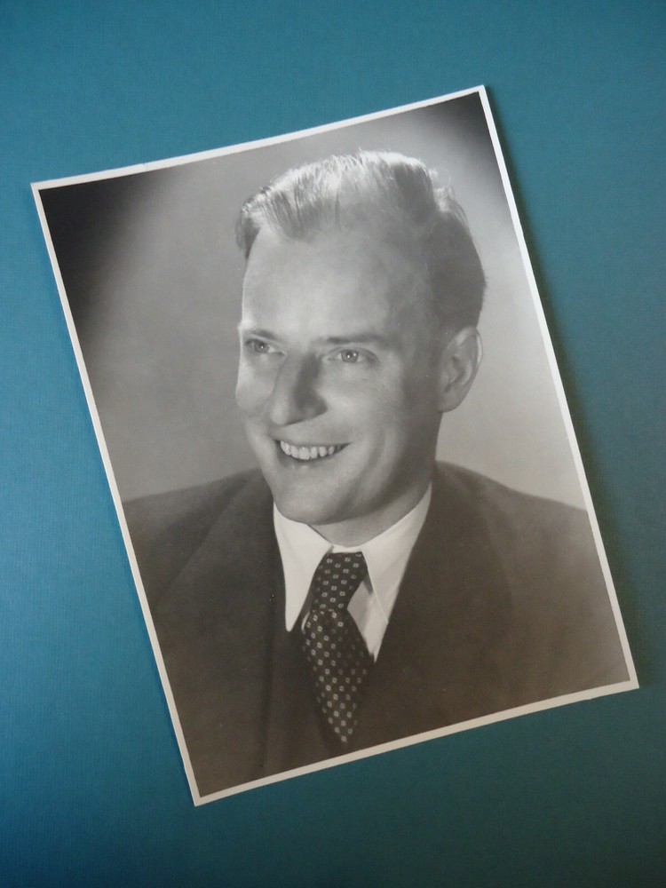 «THEN»: PHOTO, PHOTOGRAPH, PORTRAIT, MAN, GENTLEMAN, ELEGANT, FASHION, HISTORY, STYLE!