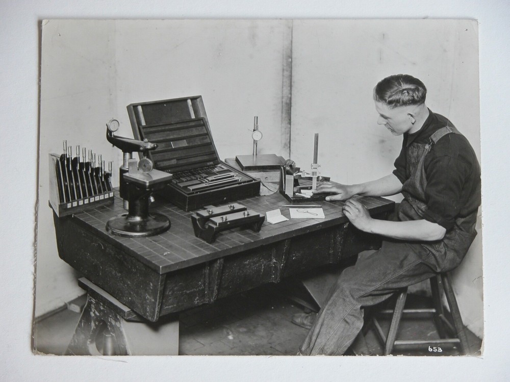 c. 1919 THE KEMPSMITH MANUFACTURING CO Photograph 8X10 LAYOUT TABLE Tool Maker