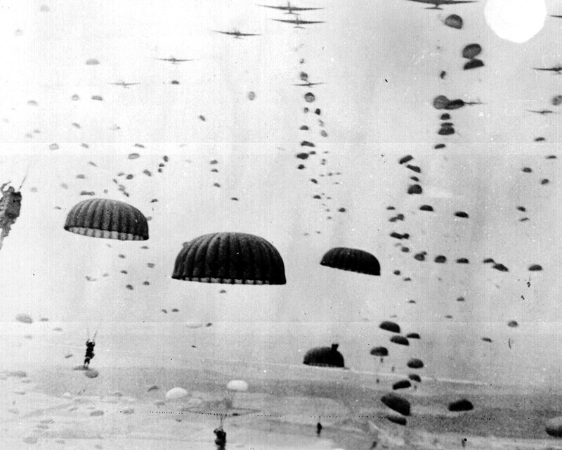 New World War II Photo: 1st Allied Airborne Paratroopers in Holland – 6 Sizes!