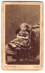 Photograph Aug. Kampf, Aachen, Comphausbad Str. 27, Elli Honigmann in checkered