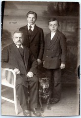 Family with Bulldog Circa 1910 – Photo 9x13cm