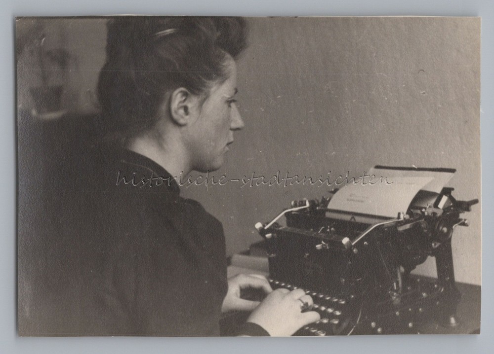 Woman on Typewriter 1943 – Portrait Office – Vintage Photo 1940s