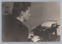 Woman on Typewriter 1943 – Portrait Office – Vintage Photo 1940s