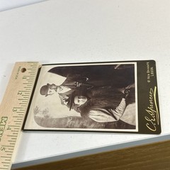 Photo Antique C. E. Spencer, Leeds, New Portrait Man Women Dressed Cigar Nice