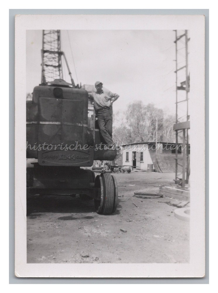 Jones Crane KL 44 – Crane Machine – At Work – Old Photo