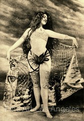 Leopold Reutlinger Photo, «Suzy Deguez» erotic dancer in Paris, 1900s