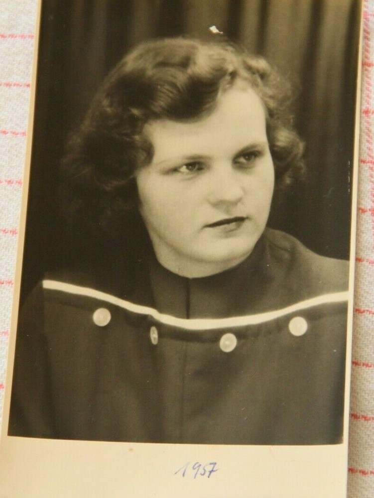 Photo portrait woman pretty sweet 1957 k3