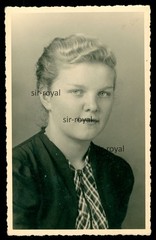 Theissen near Zeitz 1940 – Pretty Woman in Portrait – 1940s – Photo Postcard 9x14cm