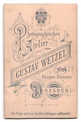 Photograph Gustav Wetzel, Dresden, official/postman in uniform with saber a