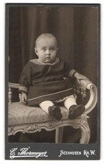 Photograph Carl Thormeyer, Seehausen, Breite Weg 36, obese toddler looking