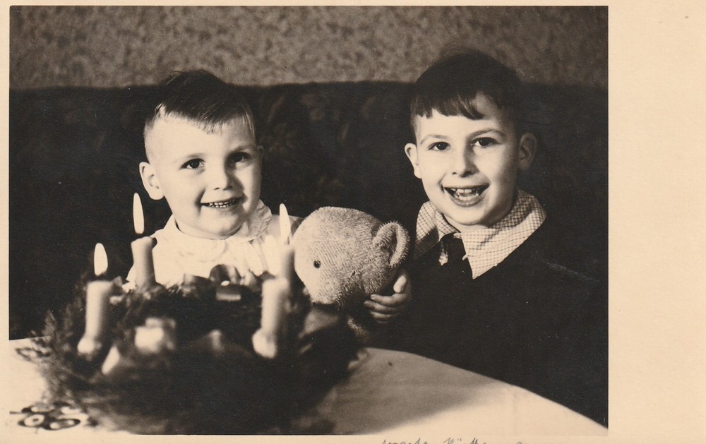 Photo postcard Christmas children with teddy bear teddy 1950s