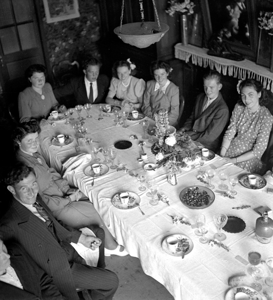 Portrait Right Table Feast Guests Hall Mangé Antique Negative Photo An. 1950