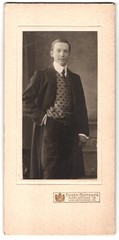 Photograph Eugen Butteweg, Karlsruhe I/B., Waldstrasse 30, portrait elegant